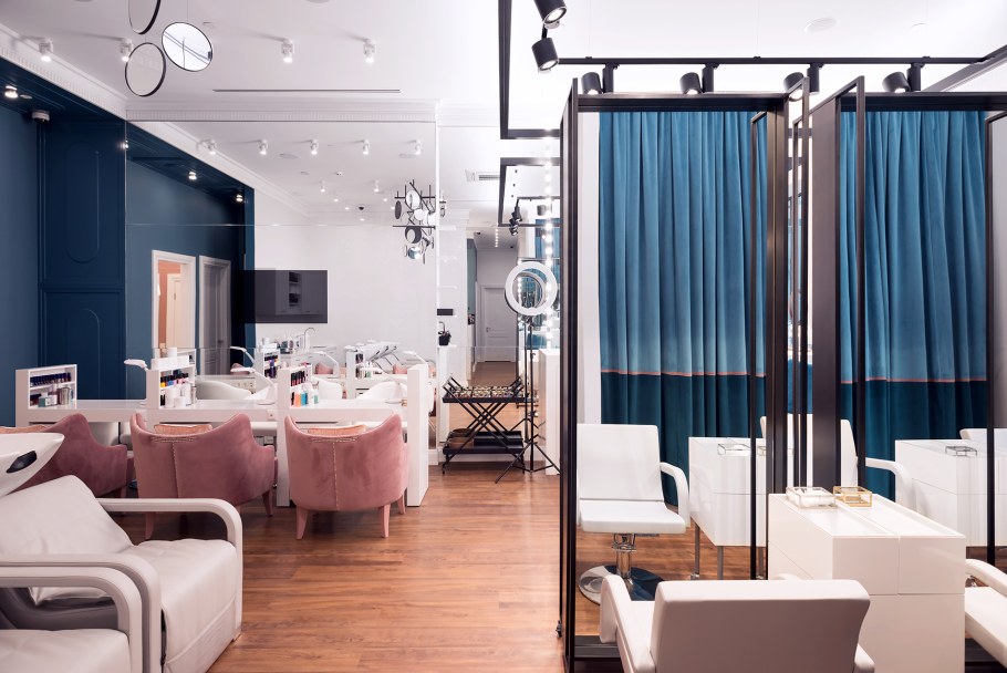 Шторы в салоне красоты