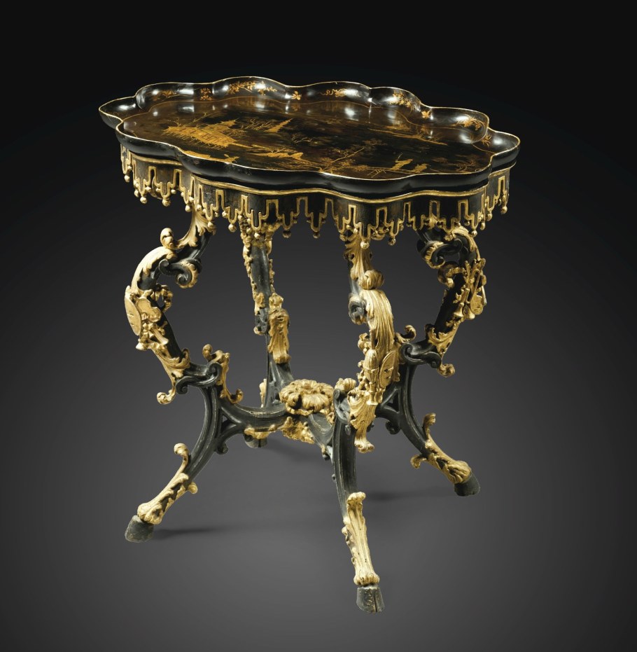 Старинный кофейный столик