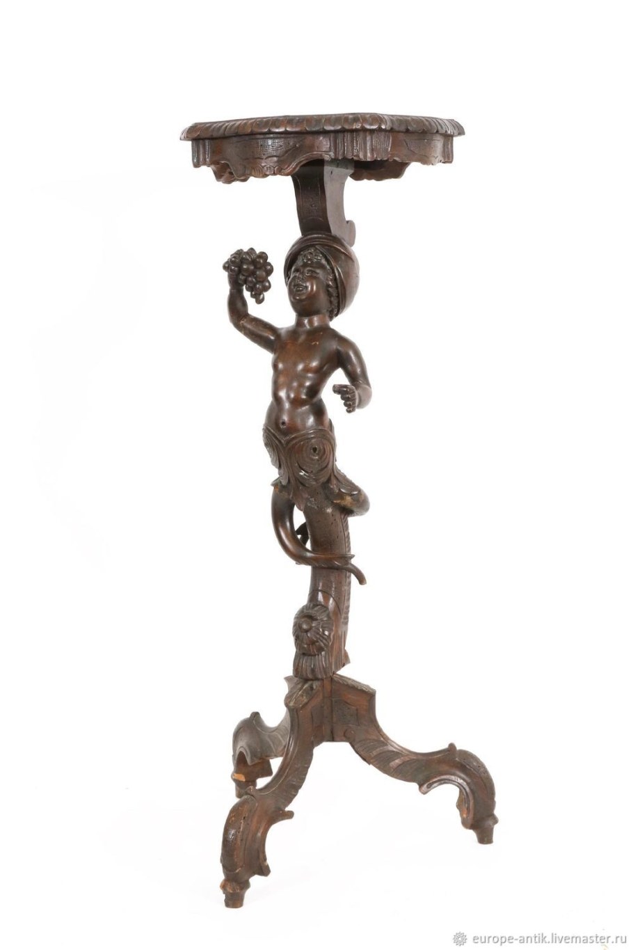 Старинный каменный стол