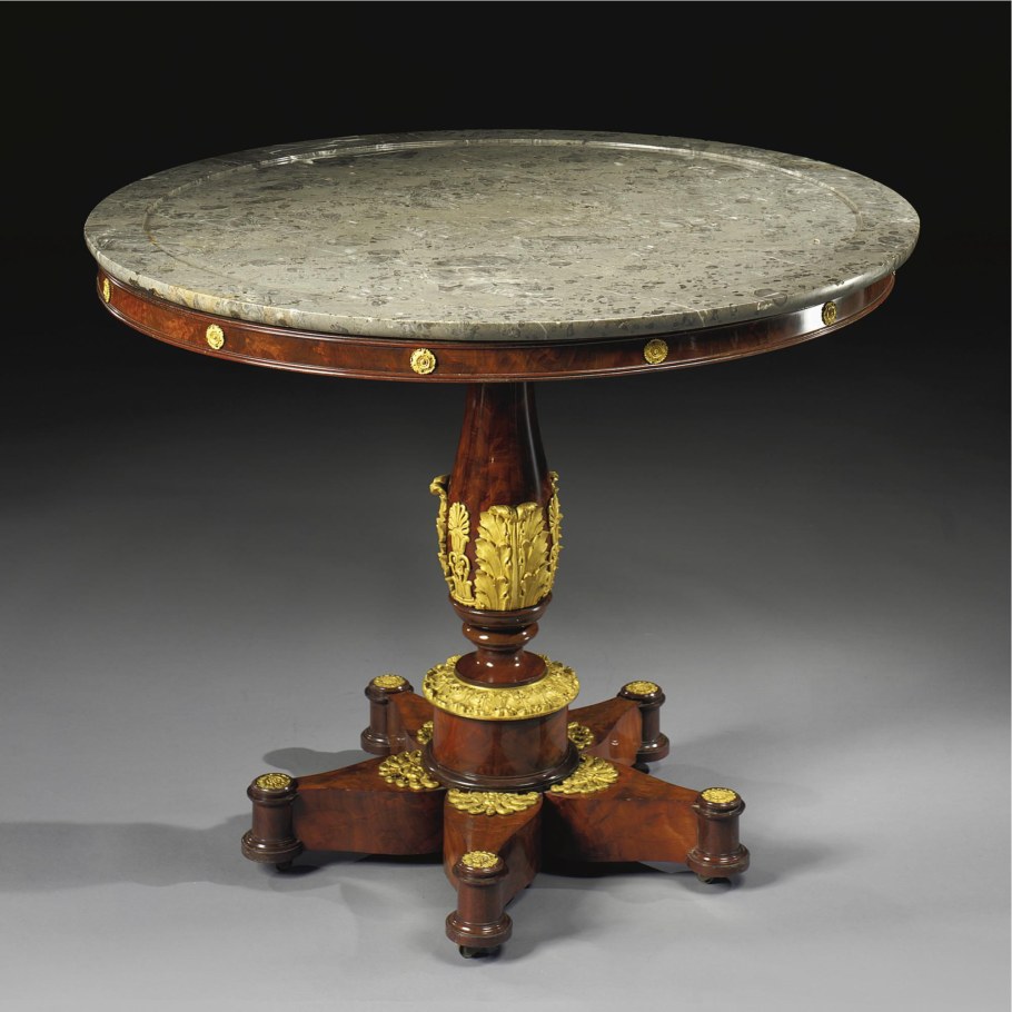 Круглый столик геридон в стиле Людовика 16