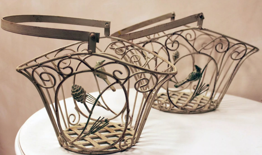 Кованная корзина для цветов