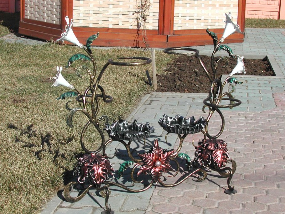 Кованые украшения для сада