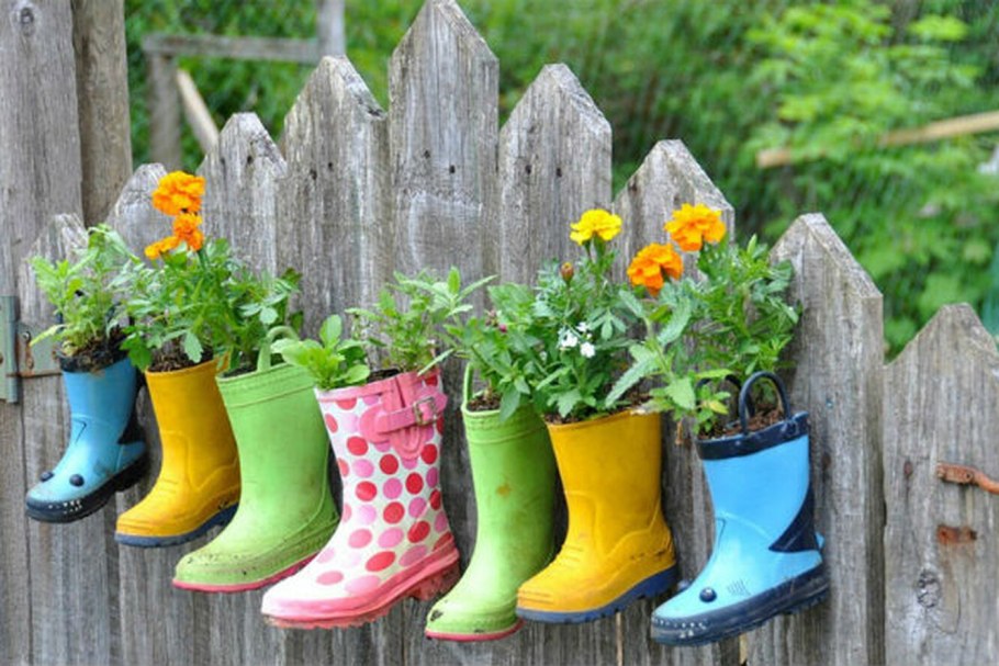 Клумба из сапог резиновых