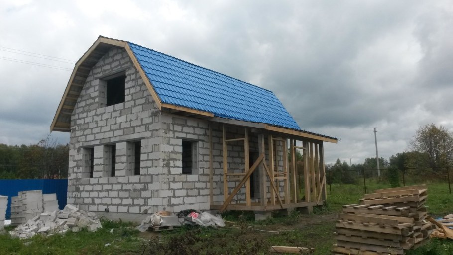 Маленький домик из пеноблоков