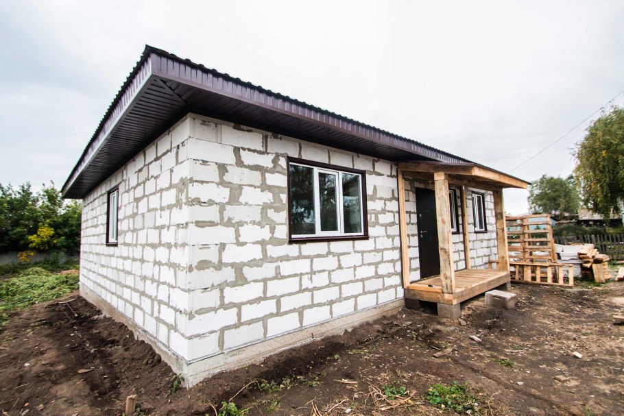 Дачный домик из пеноблоков