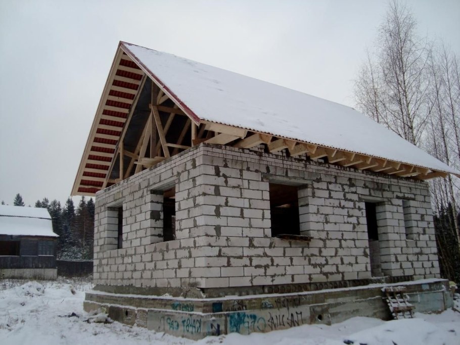 Небольшой домик с мансардой