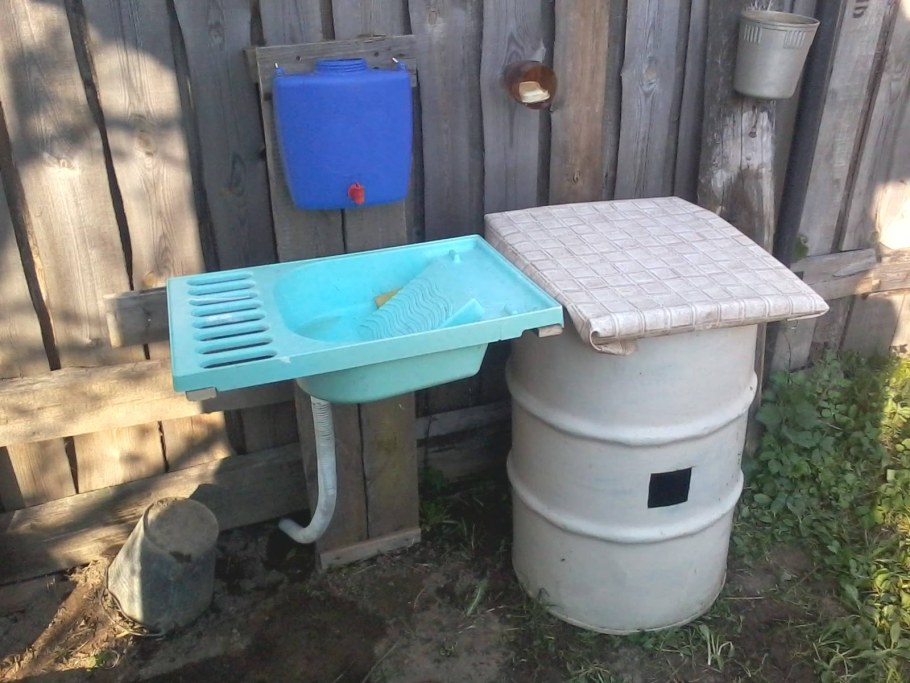 Уличный умывальник из камня