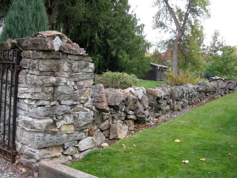 Каменный забор