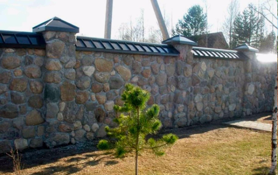 Ограждение из бутового камня