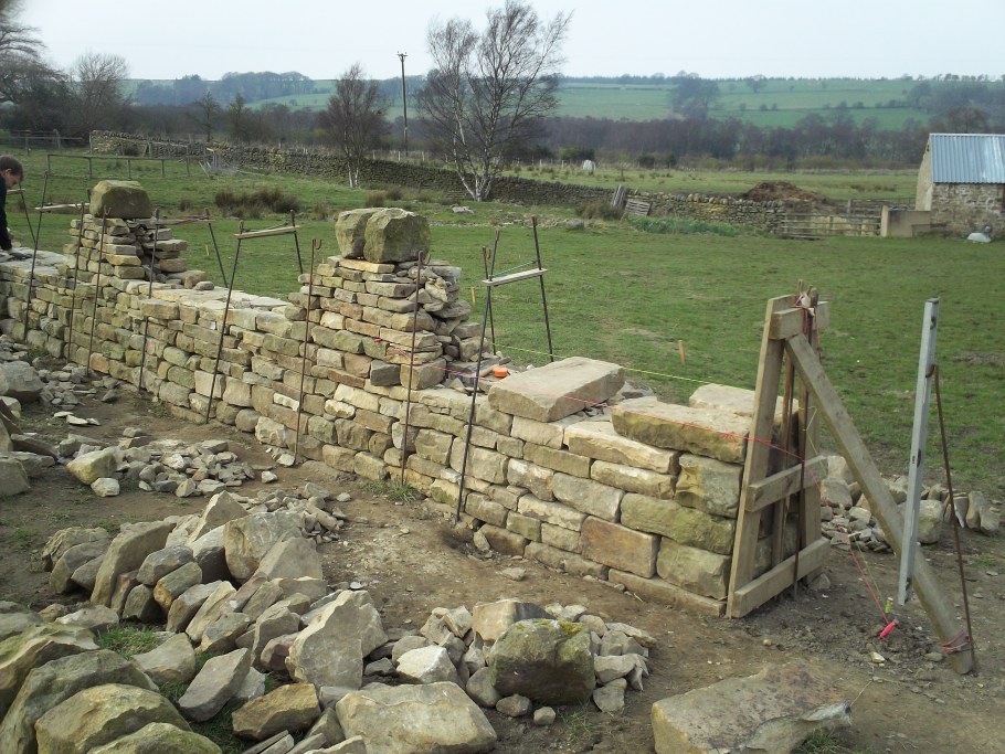 Ограждение из бутового камня