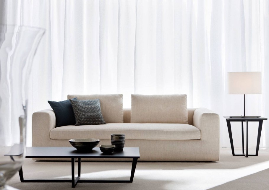 Диван в гостиную в современном стиле