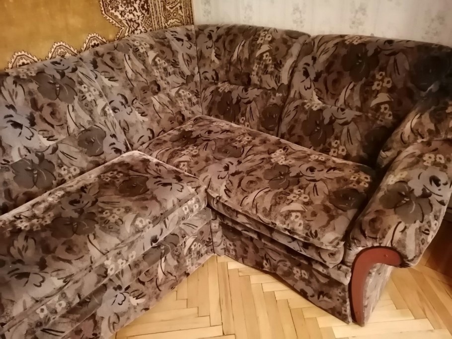 Отдам даром маленький диванчик