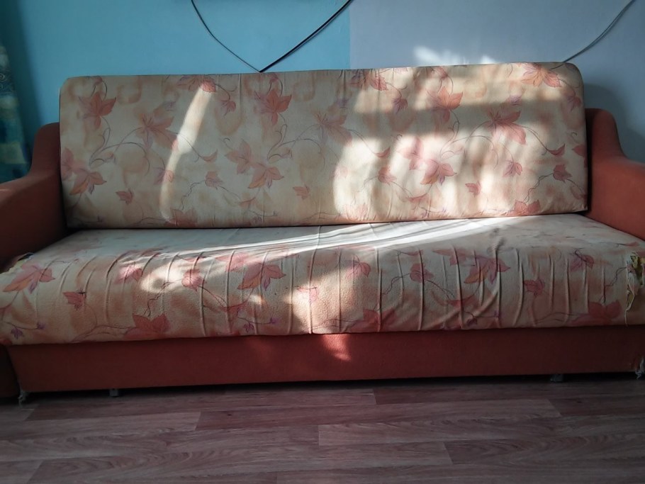 Спальный диван даром