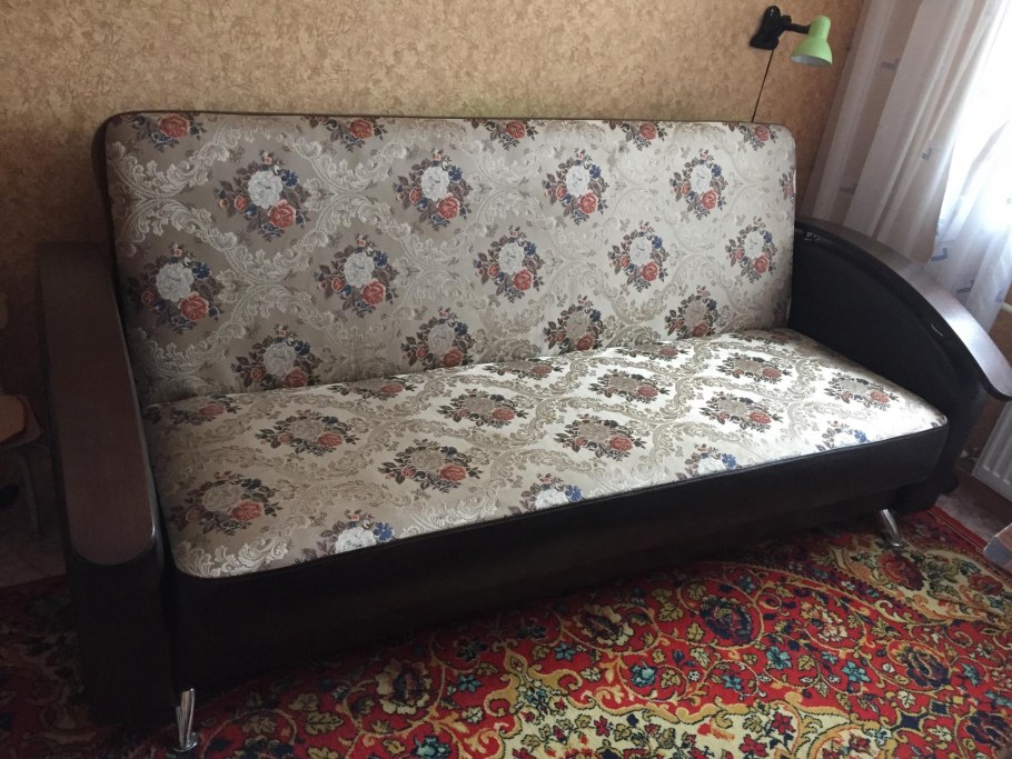 Угловой кухонный диван даром