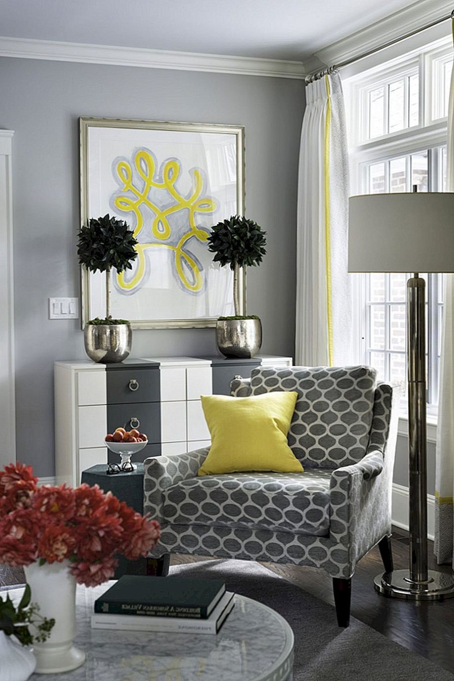 Желтый цвет в интерьере