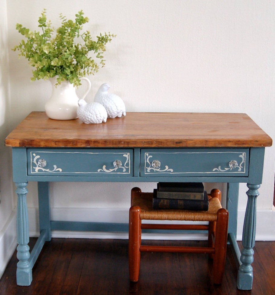 Реставрируем деревянный столик