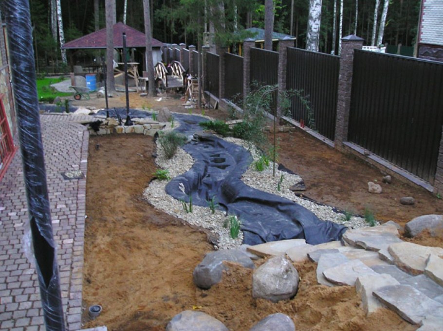 Сухой ручей на дачном участке