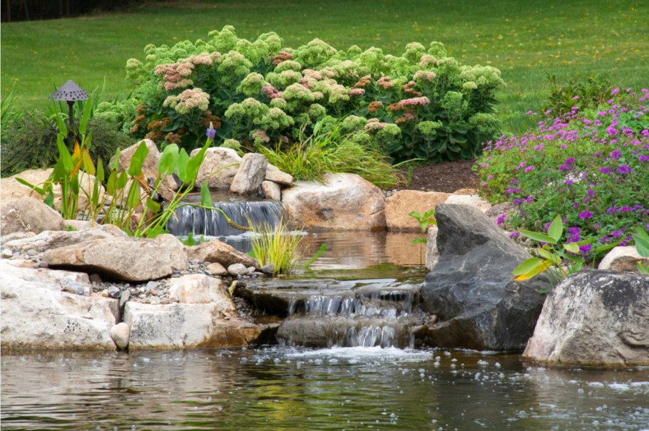 Водопад, сухой ручей, прудик