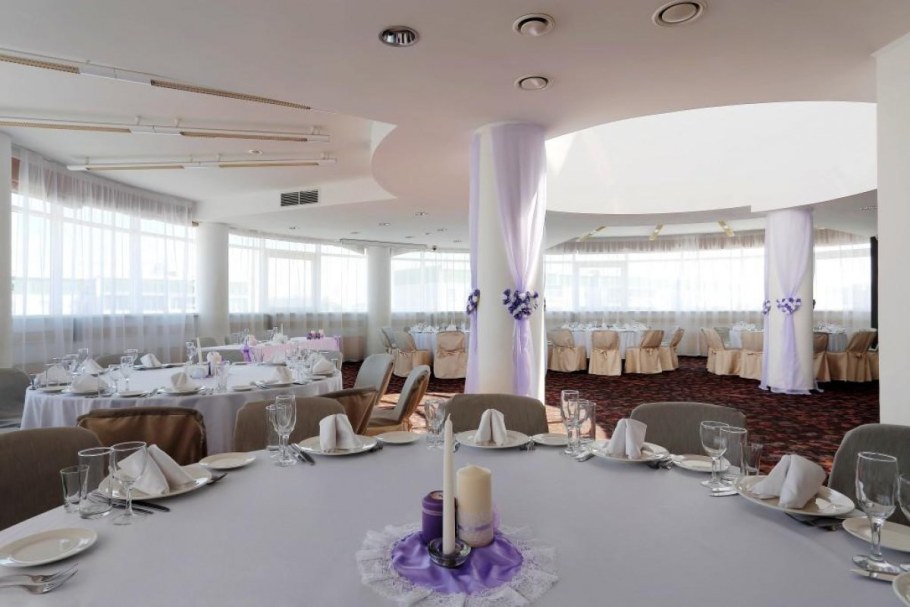 Интерьер салона маникюра