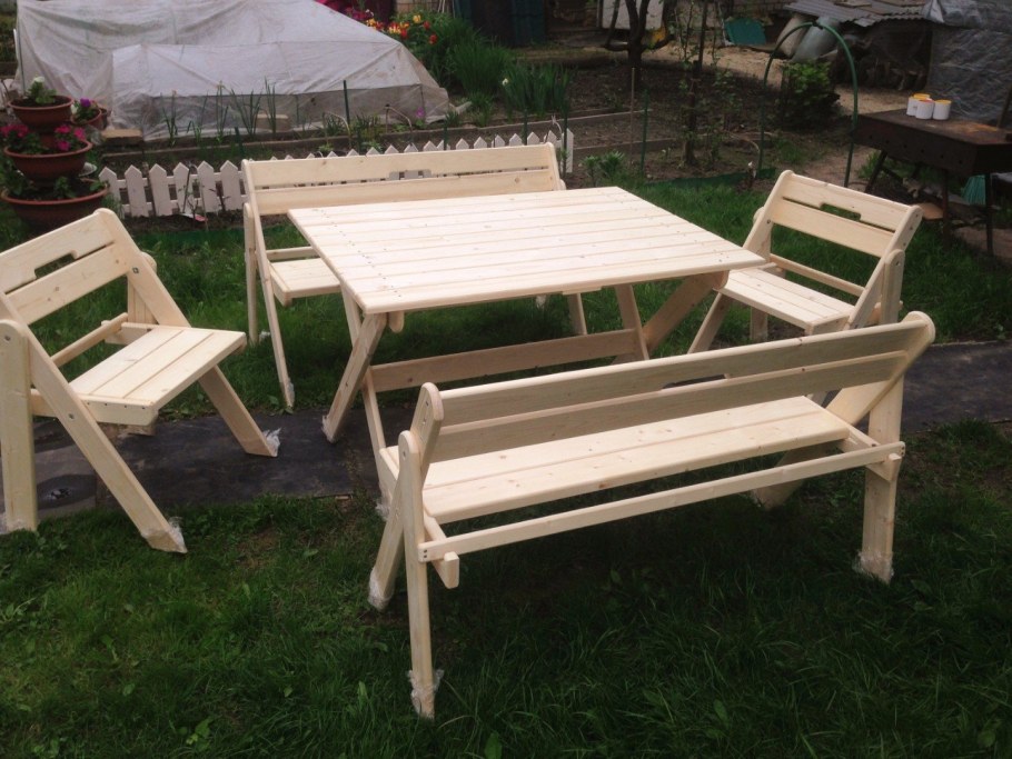 Стол садовый деревянный