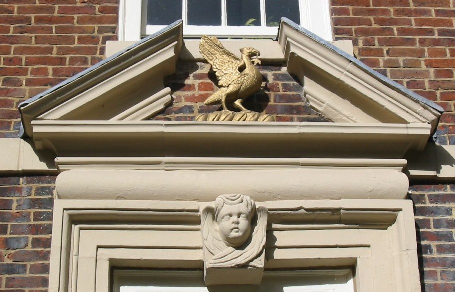 Разорванный фронтон Барокко