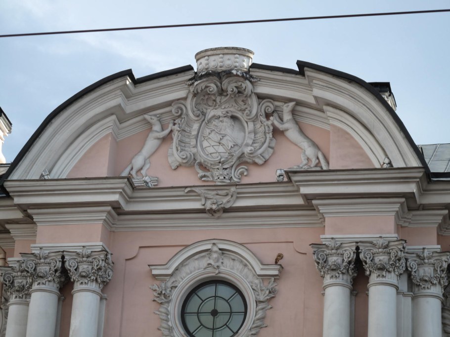 Строгановский дворец фронтон