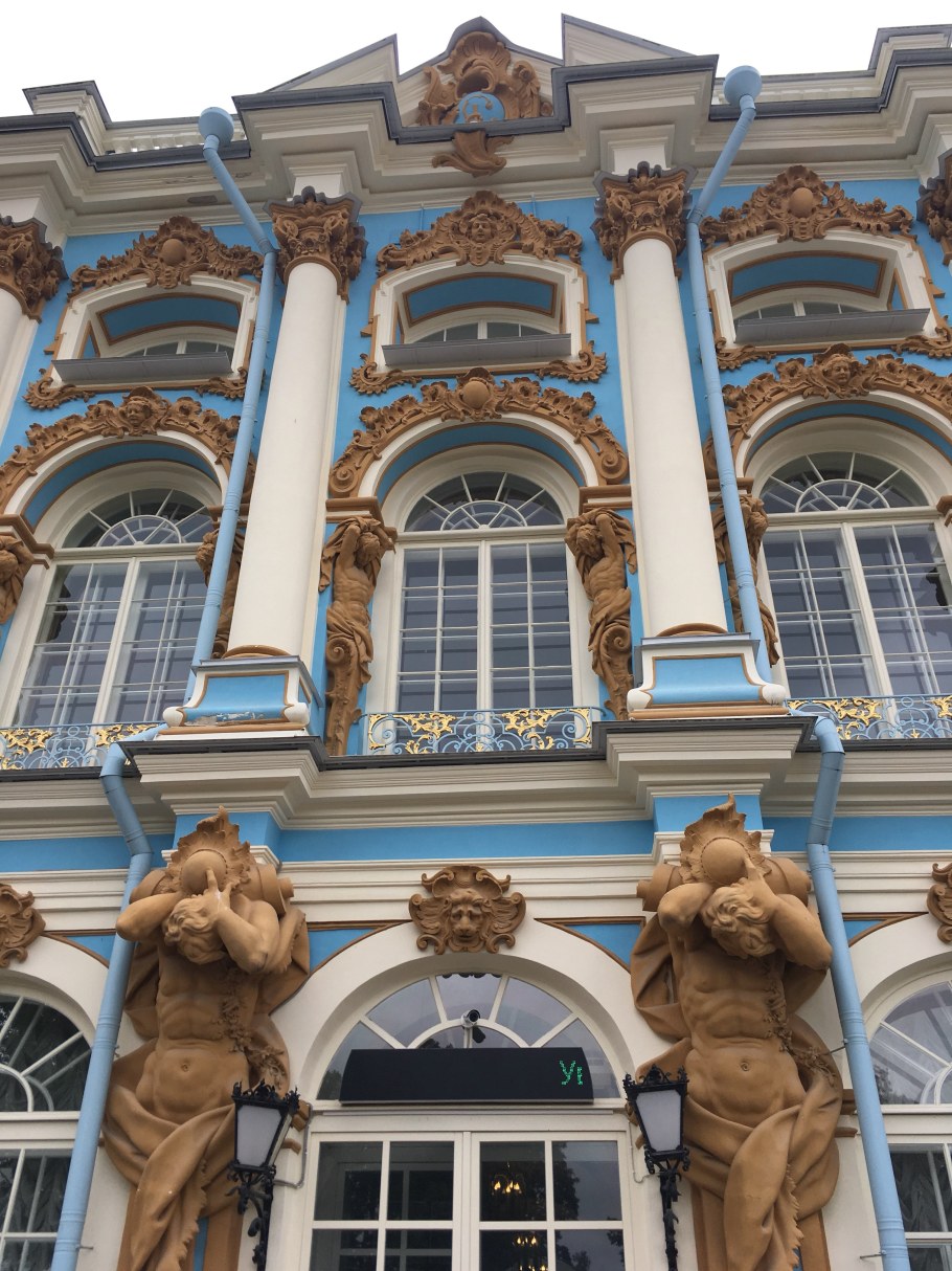 Фронтон Екатерининского дворца