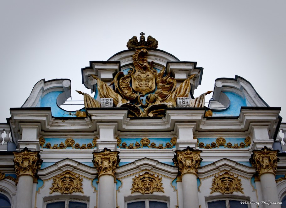 Фронтон Екатерининского дворца