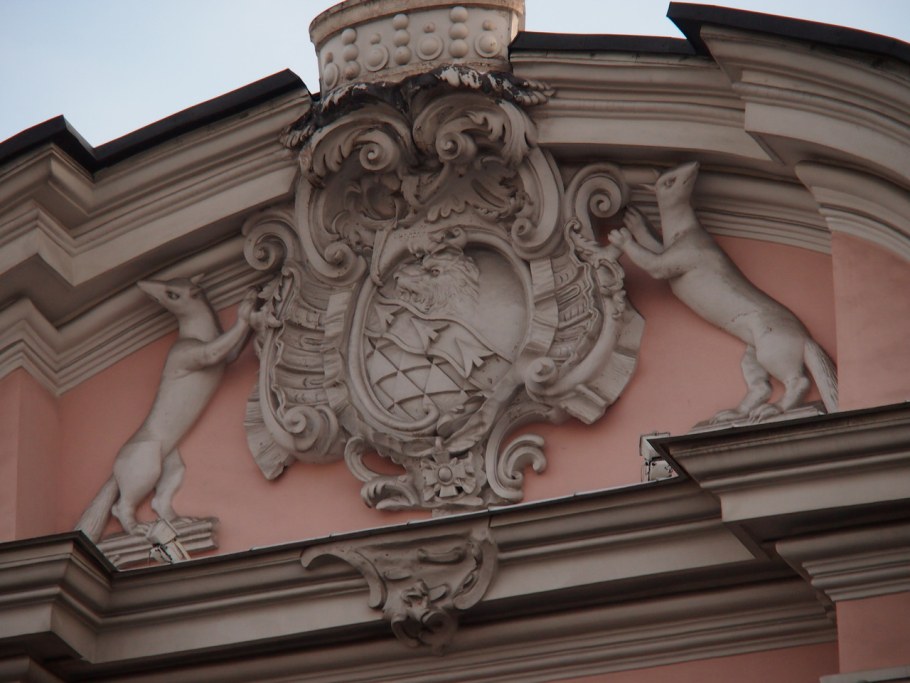 Строгановский дворец фронтон
