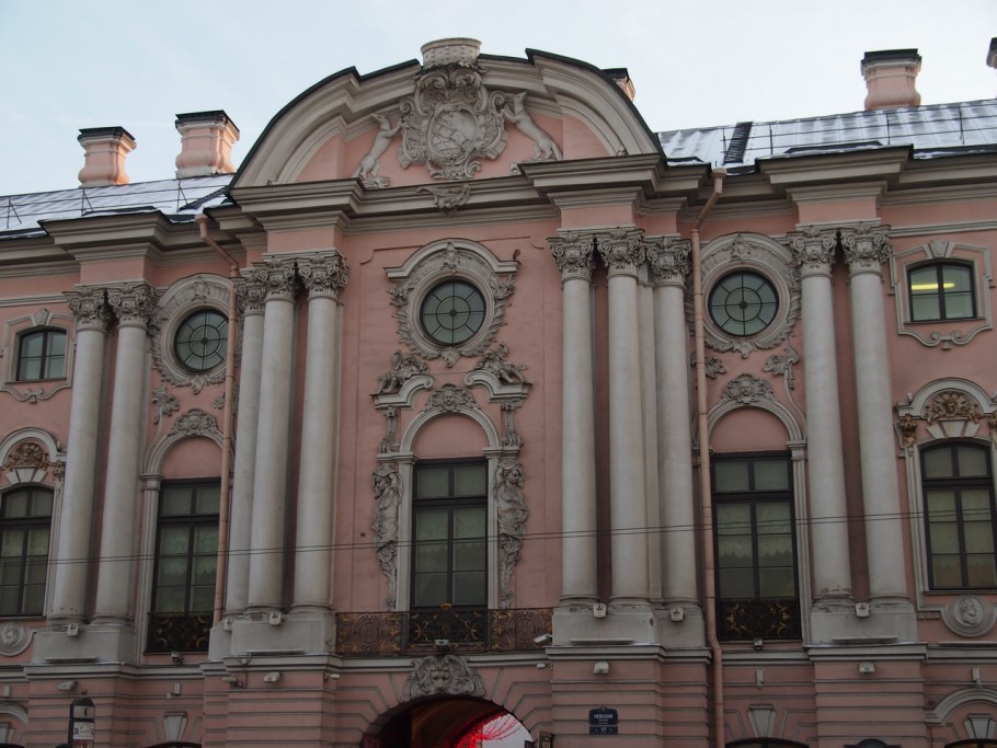 Строгановский дворец в Санкт-Петербурге фасад