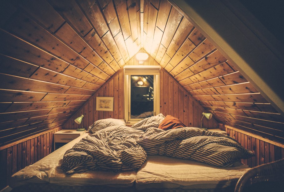 Баня с чердаком спальней