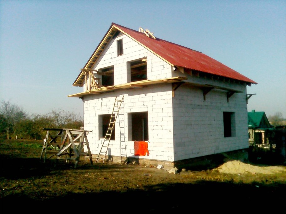 Домик на даче из газоблока