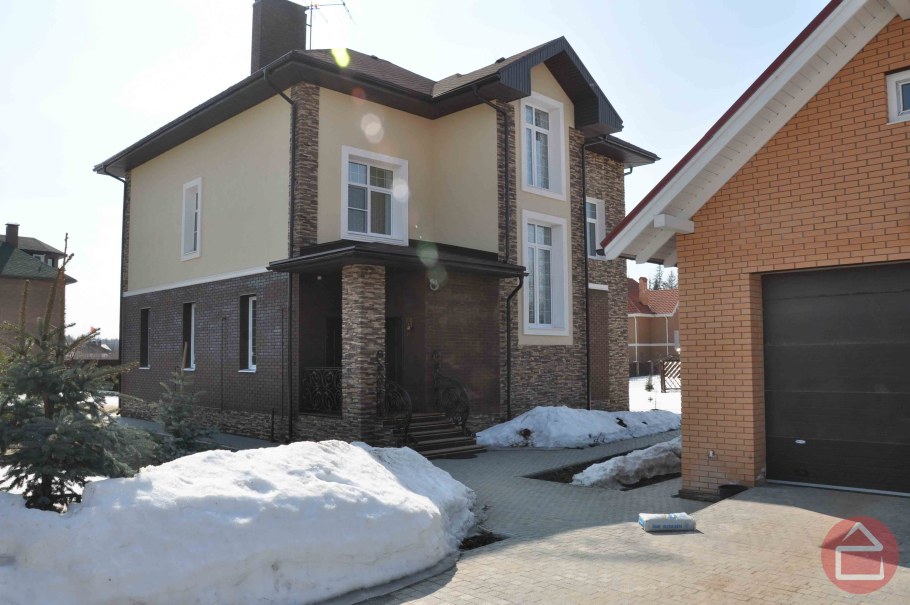 Фасад штукатурка и камень