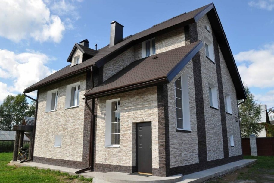 Дом с клинкерной плиткой и штукатуркой