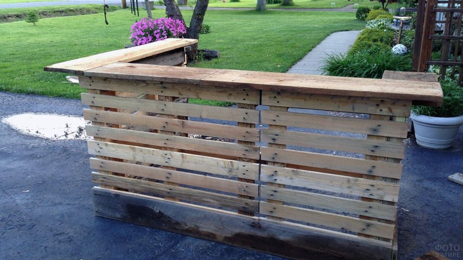 Барная стойка из поддонов