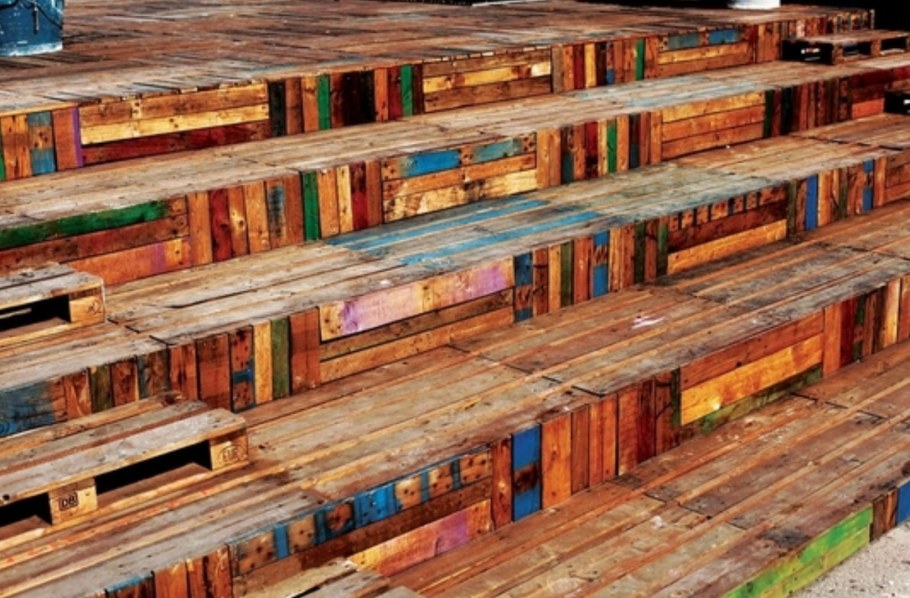 Разноцветные паллеты