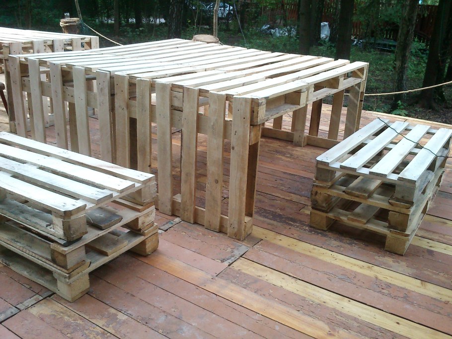 Дровальник из поддонов