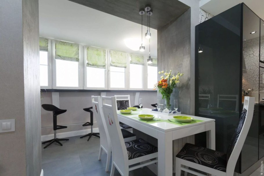 Кухня совмещенная с балконом