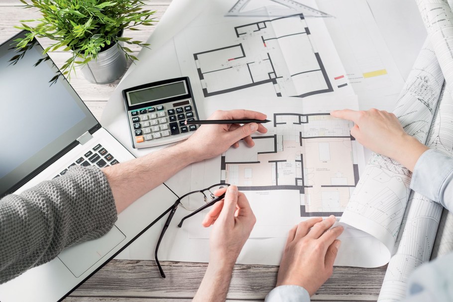 Кондиционер на кирпичной стене