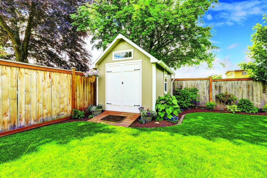 Садовый домик для инвентаря