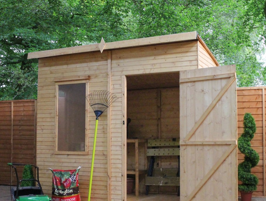 Дачные хозяйственные постройки