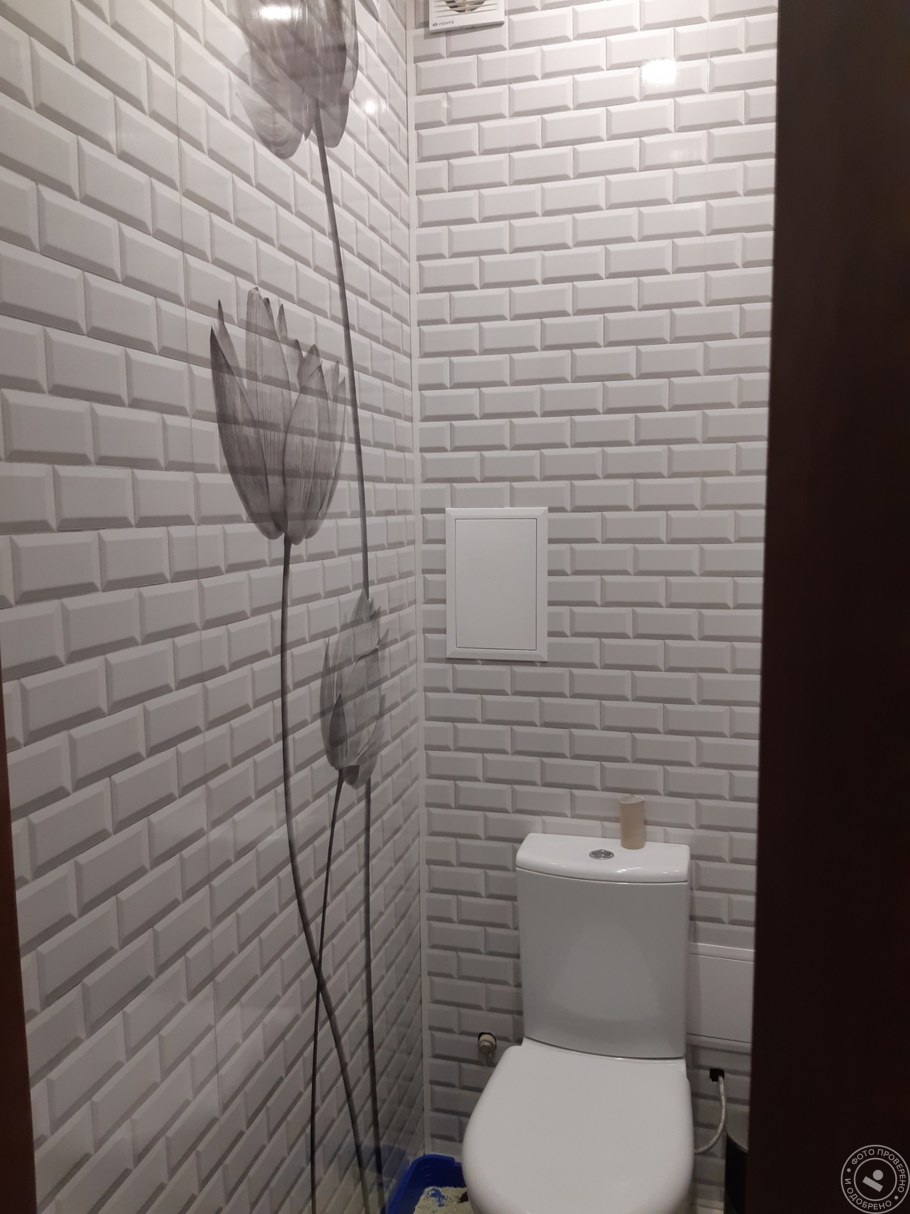 Туалет из панелей под кирпич