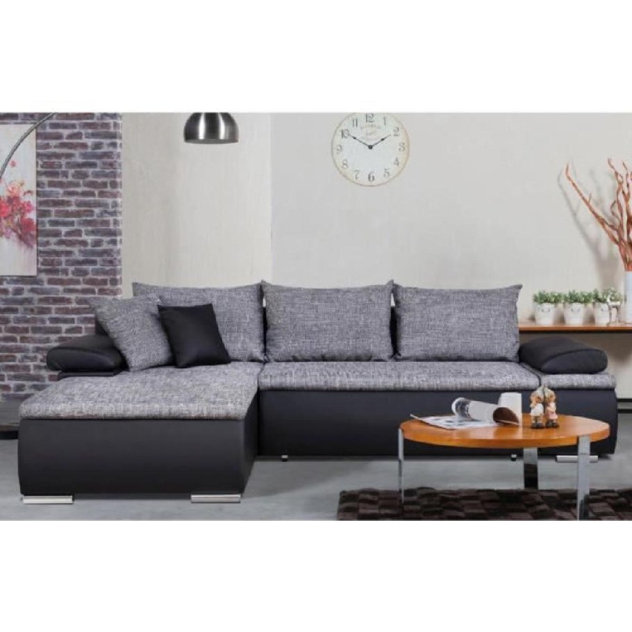 Угловой диван с подушками