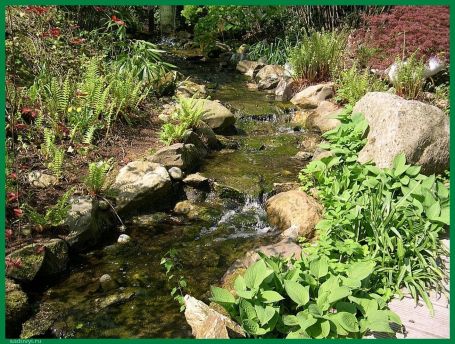 Естественный ручей на участке