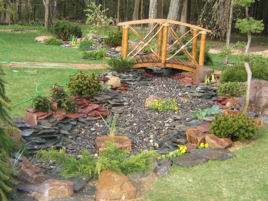 Сухой ручей с прудиком