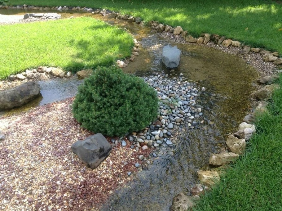 Искусственный ручей на участке