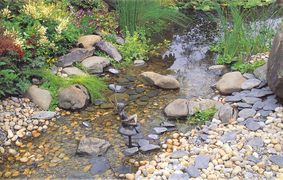 Ручеек в саду