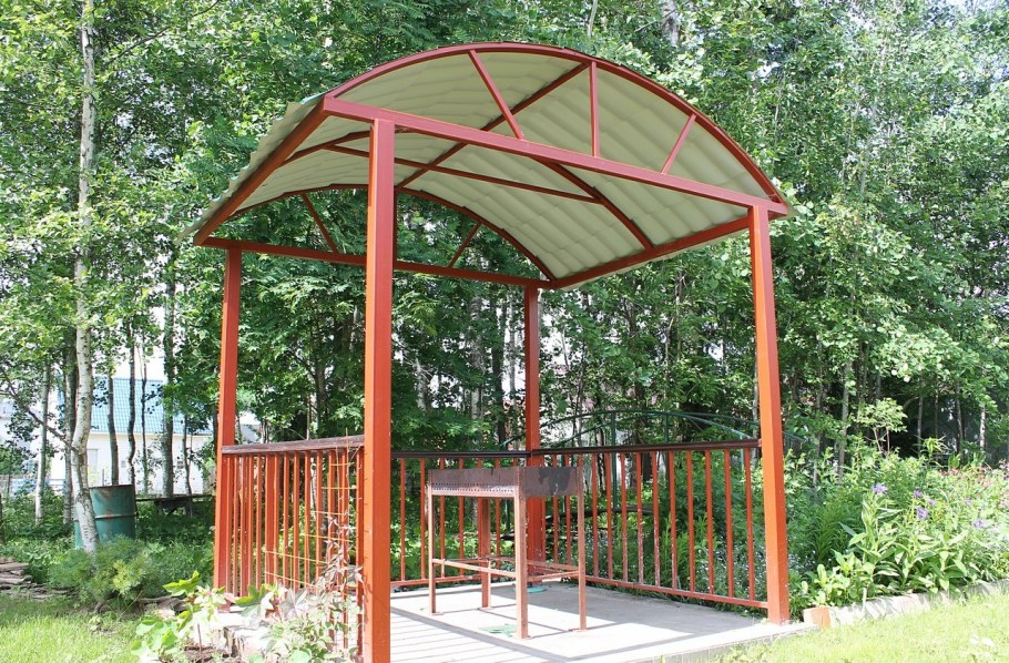 Изготовление козырька у беседки