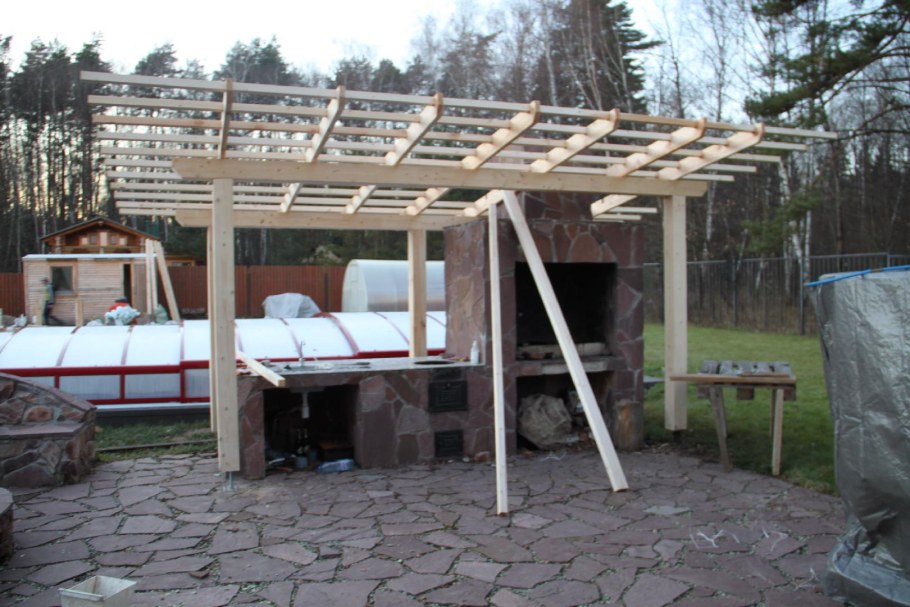 Временный навес на даче
