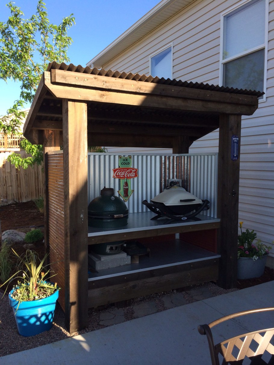 Деревянный навес для мангала